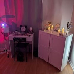 Pure Bloom Skincare - Treatment room decorated for Halloween