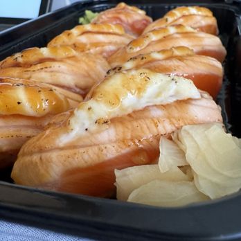 Domo Cafe Kahala - 8 piece garlic salmon - Sushi Bars Near Me - Honolulu, Hawaii Domo Cafe Kahala - 8 piece garlic salmon - Sushi Bars Near Me - Honolulu, Hawaii