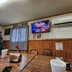 R-BBQ - Table facing tv.