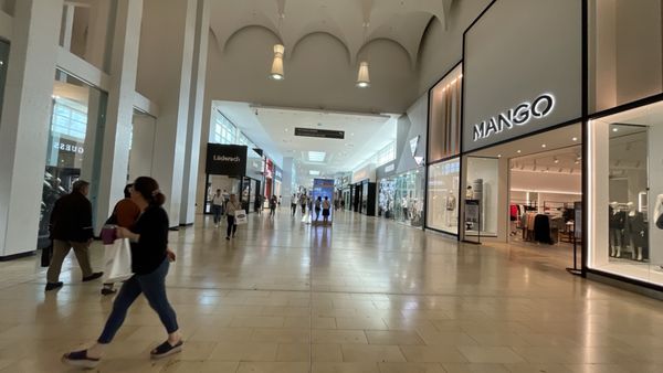 YORKDALE SHOPPING CENTRE - Updated December 2025 - 564 Photos & 290 ...