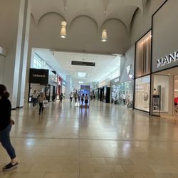 Yorkdale Shopping Centre
