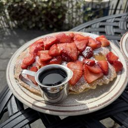 Pancakes with Strawberries Pancakes with Strawberries