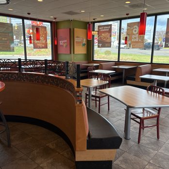 Popeyes Louisiana Kitchen - Main dining room - Fast Food Near Me - Hazleton, Pennsylvania