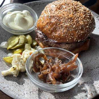 Compline Restaurant - Cheeseburger - Wine Bars Near Me - Napa, California