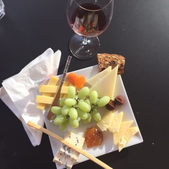 Walnut Ridge - Cheese, fig and fruit plate....delish! - Wine Tasting Room Near Me - Junction City, Oregon