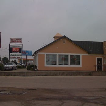 El Tapatio - the outside of a restaurant - Mexican Near Me - Rock Falls, Illinois