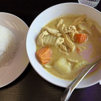 Bangkok Kitchen - Yellow Curry with Chicken - Thai Near Me - Santa Ana, California