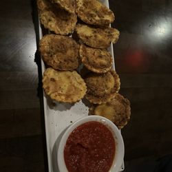 Capri's Italian - Toasted ravioli