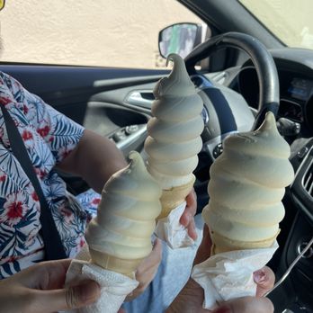 Meadowlark Dairy - Pineapple vanilla swirl - Ice Cream & Frozen Yogurt Near Me - Pleasanton, California Meadowlark Dairy - Pineapple vanilla swirl - Ice Cream & Frozen Yogurt Near Me - Pleasanton, California