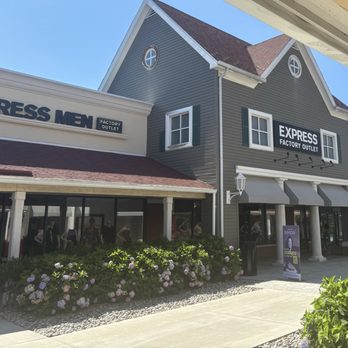 Clinton Premium Outlets - Shopping Centers Near Me - Clinton, Connecticut Clinton Premium Outlets - Shopping Centers Near Me - Clinton, Connecticut
