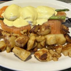 Valley Fields Restaurant - Smoked salmon eggs Benedict