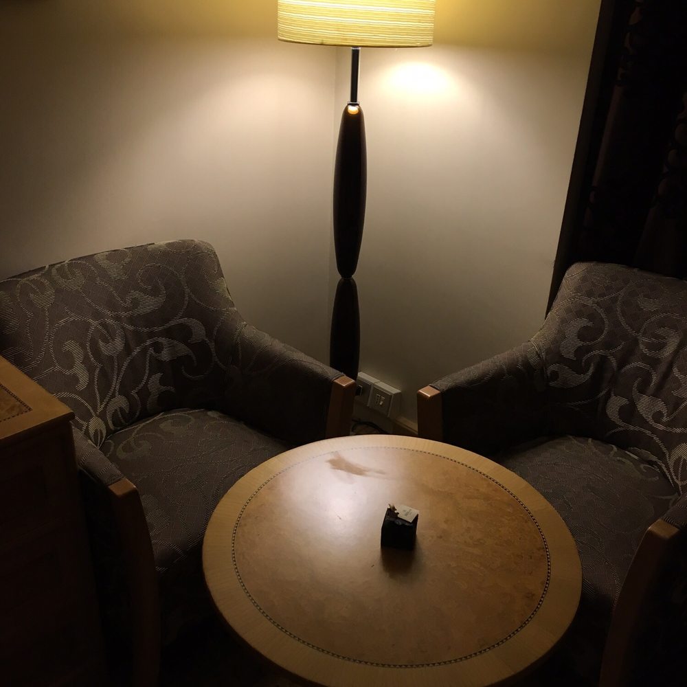 Hilton Milano - Seating area - Hotels Near Me - Milan, Michigan