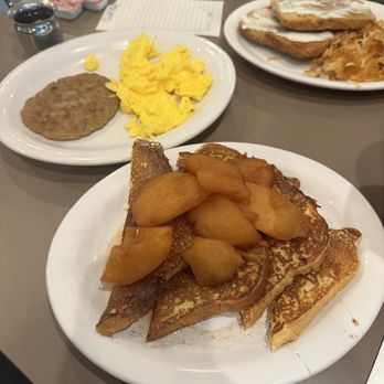 Gus Balons Restaurant - Apple cinnamon French toast special - Breakfast & Brunch Near Me - Tucson, Arizona