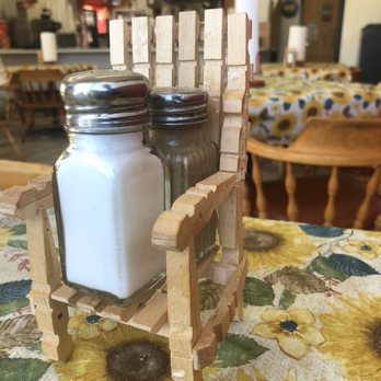 Dicky Doos Diner - Cute lil rocking chair holder - Diners Near Me - Lawrenceville, Georgia