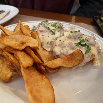 The Beehive - Biscuits and gravy - American Near Me - Boston, Massachusetts The Beehive - Biscuits and gravy - American Near Me - Boston, Massachusetts