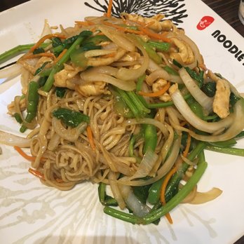 Noodle St - Stir fried noodles w chicken - Noodles Near Me - Monrovia, California