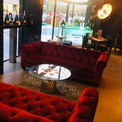 Zoo Bar & Grill - Chill out in the bar with our comfy luxurious feeling lounges