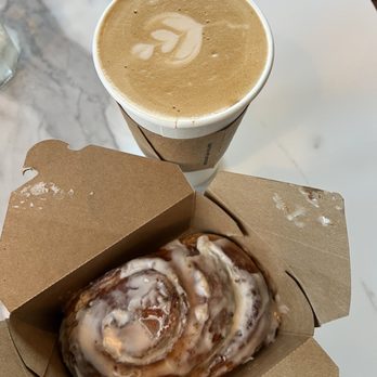 Belle - Dirty Chai and Cinnamon Roll - Breakfast & Brunch Near Me - Charlottesville, Virginia