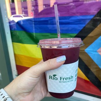 Rio Fresh Cafe - Açaí strawberry refresher - Vegan Near Me - Columbus, Ohio