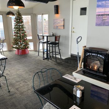 Lobster Cove - Upstairs dining decorated for Xmas - Seafood Near Me - York Harbor, Maine Lobster Cove - Upstairs dining decorated for Xmas - Seafood Near Me - York Harbor, Maine