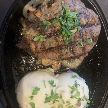 Applebee's Grill + Bar - Bourbon street steak and mashed potatoes - Sports Bars Near Me - Philadelphia, Pennsylvania Applebee's Grill + Bar - Bourbon street steak and mashed potatoes - Sports Bars Near Me - Philadelphia, Pennsylvania