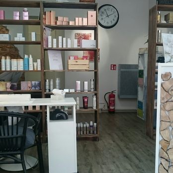 Schönsein - Eingang und Nagelstudio - Hair Salons Near Me - Munich, BY