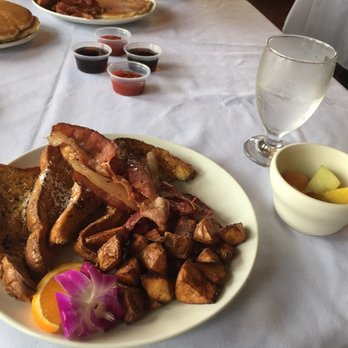 Mountain Lake Lodge - Breakfast in the Harvest restaurant - Hotels Near Me - Pembroke, Virginia Mountain Lake Lodge - Breakfast in the Harvest restaurant - Hotels Near Me - Pembroke, Virginia