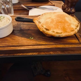 The Punch Tavern - Chicken mushroom pie with mash - British Near Me - London, XGL The Punch Tavern - Chicken mushroom pie with mash - British Near Me - London, XGL