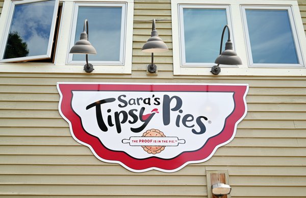 Sara's Bakery - featuring Tipsy Pies by null