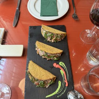 Eating Bear - Tuna tacos - Wine Bars Near Me - Lisbon, 11