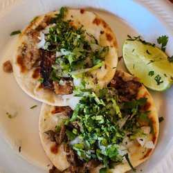 Tacos La Banqueta - Flour tacos (1 suadero, 1 bistec)