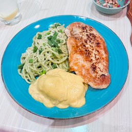 Tallarines Verde with chicken