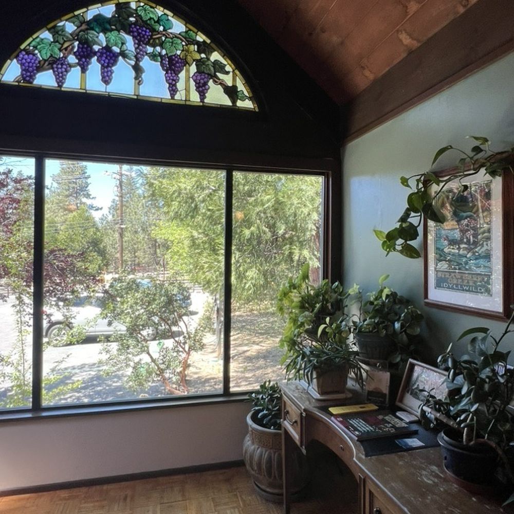 Strawberry Creek Inn - Parked out front - - can't see the highway in the distance (at electrical pole) - Hotels Near Me - Idyllwild, California