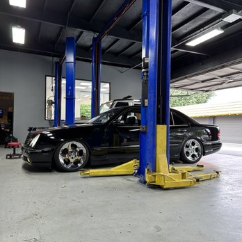 White Oak Mercedes - My car at White Oak Mercedes getting the specialty headlight changed out - Auto Repair Near Me - Thousand Oaks, California White Oak Mercedes - My car at White Oak Mercedes getting the specialty headlight changed out - Auto Repair Near Me - Thousand Oaks, California