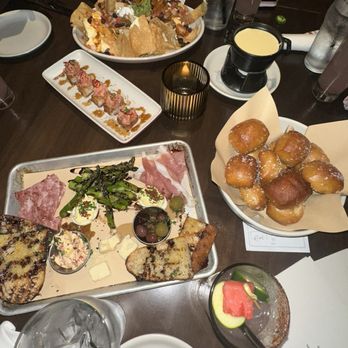 Culinary Dropout - Episode 163 - The Slicer, Soft Pretzels & Provolone Fondue, Spicy Tuna Crispy Rice, and BBQ Pork Belly Nachos - New American Near Me - Charlotte, North Carolina