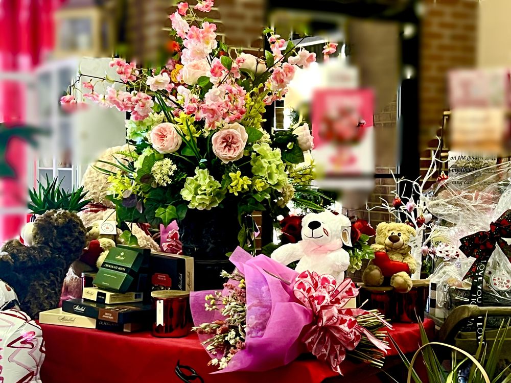 DOWNTOWN FLOWERS AND GIFTS 37 Photos 130 E Charlemont St, Kingsport