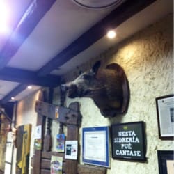 Sidreria La Noceda - Decoración típica!!