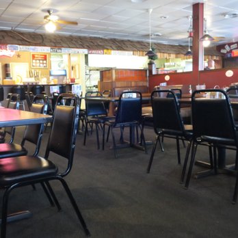 M & M Ranch House - Casual dining room - American Near Me - Red Bluff, California