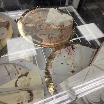 Italiano's Restaurant - Strawberry Crunch Cake - Italian Near Me - Baltimore, Maryland