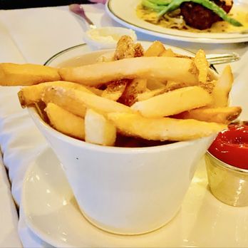 Smith & Wollensky - Chicago - "Hand Cut Fries" Superb. Winners circle :)... - Steakhouses Near Me - Chicago, Illinois