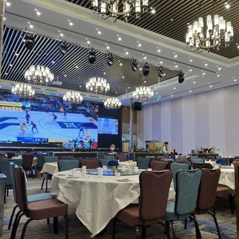 HL Peninsula Restaurant - Interior/Seating - Dim Sum Near Me - Milpitas, California