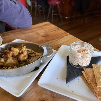 1921 Mount Dora - Appetizers during happy hour: mushrooms and fish dip. Yum! - Cocktail Bars Near Me - Mount Dora, Florida
