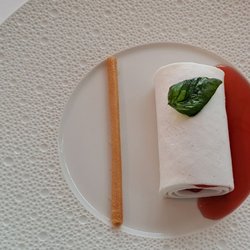 Le Petit Nice Passedat - LA SOUPLESSE DE LAIT, HERBE MÉLILOT (fraise, basilic) / MILK SUPPLENESS WITH SWEET CLOVER (strawberry, basil).  2023 05 13. M3.