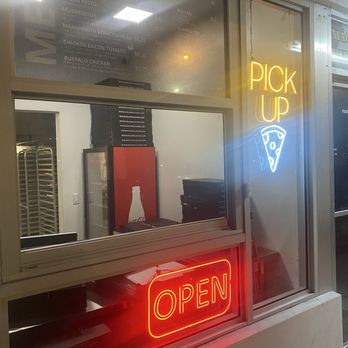 Golden Lizzard Pizza - Outdoor ordering window - Pizza Near Me - Miami, Florida
