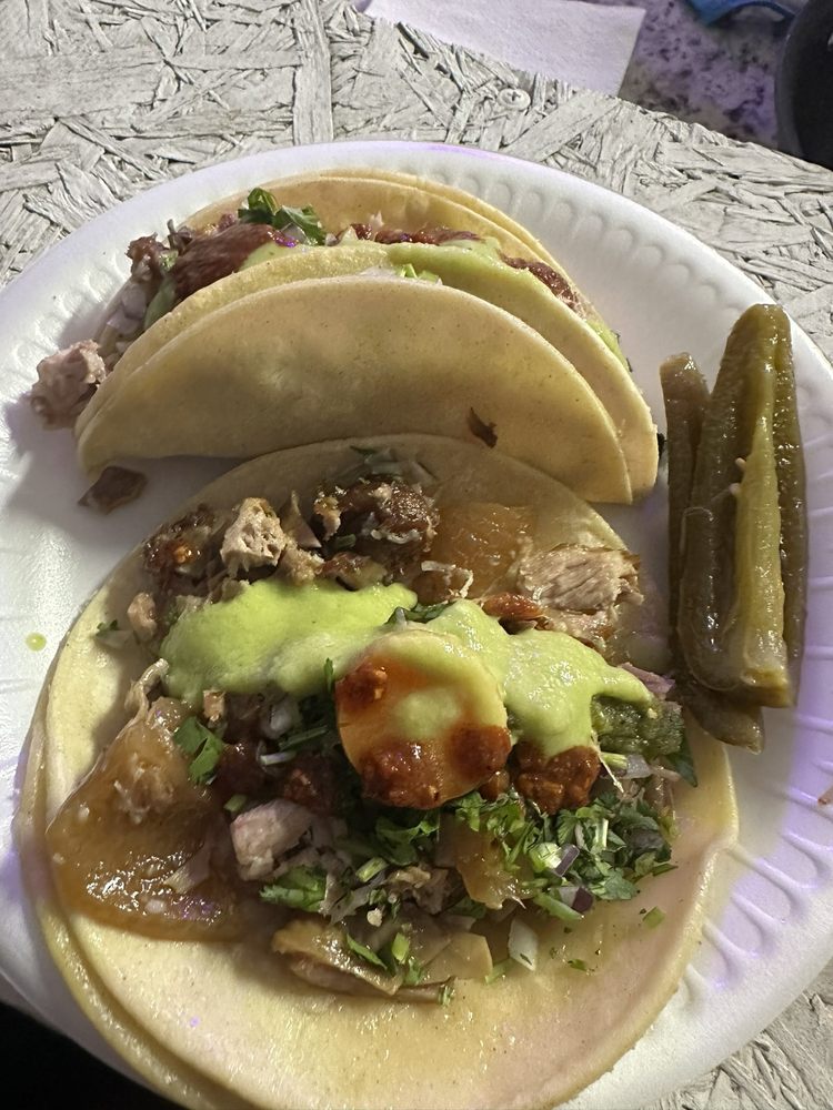 Carnitas Tacambaro Logo