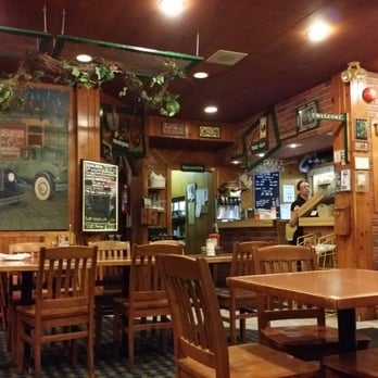 Falls Manor Motel & Restaurant - Main dining room - Hotels Near Me - Niagara Falls, Ontario Falls Manor Motel & Restaurant - Main dining room - Hotels Near Me - Niagara Falls, Ontario