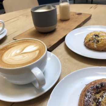 Rosebud Coffee - Latte, vanilla tea, raspberry pistachio croissant, lemon blueberry scone - Coffee & Tea Near Me - Pasadena, California