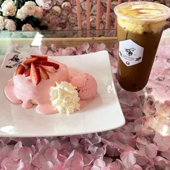 Sweet Memes - Austin - Strawberry soufflé pancake and crème brûlée coffee - Desserts Near Me - Austin, Texas