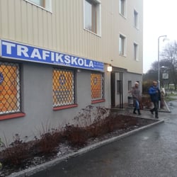 Råcksta Tandvård - front door of building