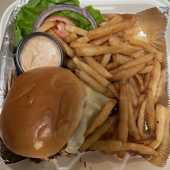 Reds Alehouse - Fahrenheit 319 with chicken breast - American Near Me - North Liberty, Iowa